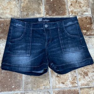 Kut From The Kloth Flat Hem Medium Wash Mid Rise 4” Inseam Jean Shorts S…